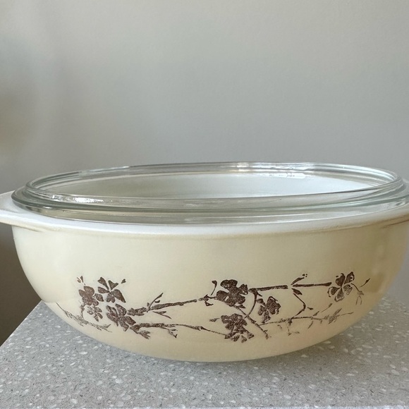 1959 Pyrex Vintage Gold Branch 2 Quart Casserole Dish and Lid - Picture 5 of 10